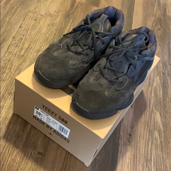 yeezy black 10.5